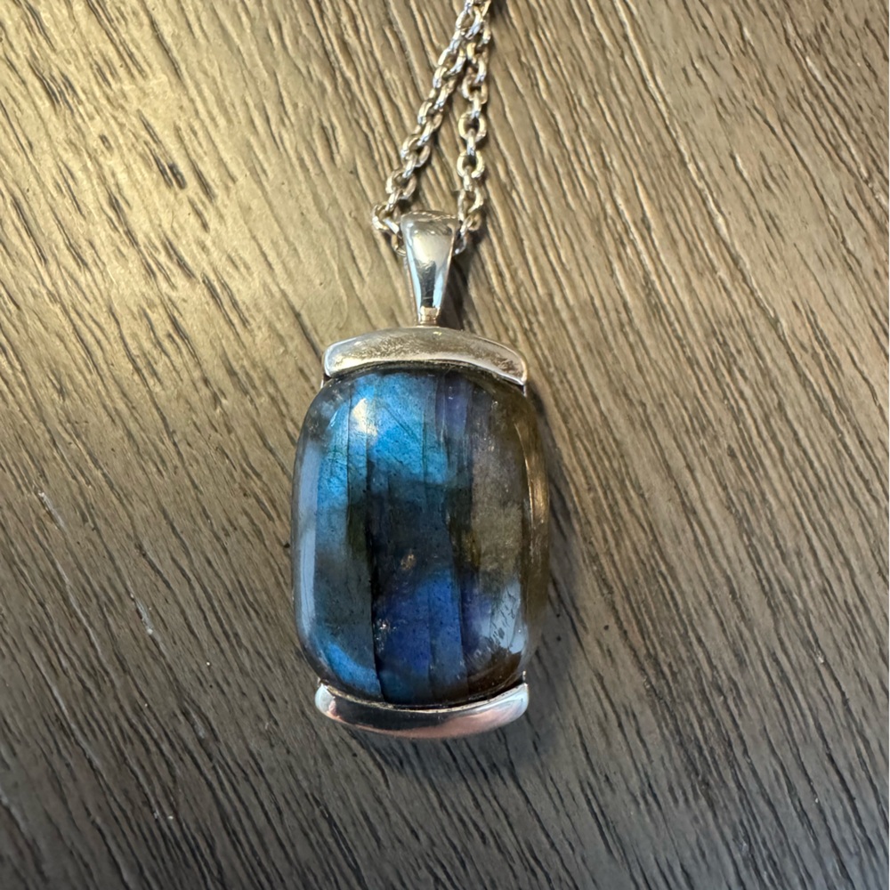 Beautiful METALSMITHS sterling silver labradorite stone necklace. - Picture 3 of 8